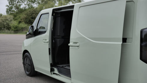 FARIZON SV L1 ELECTRIC 170kW 83kWh H1 Van Auto view 8